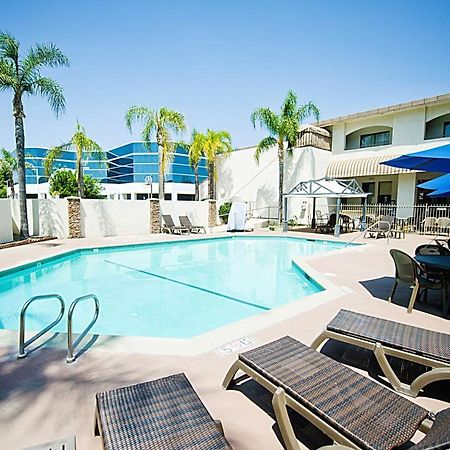 Hotel D'Lins Ontario Airport Luaran gambar