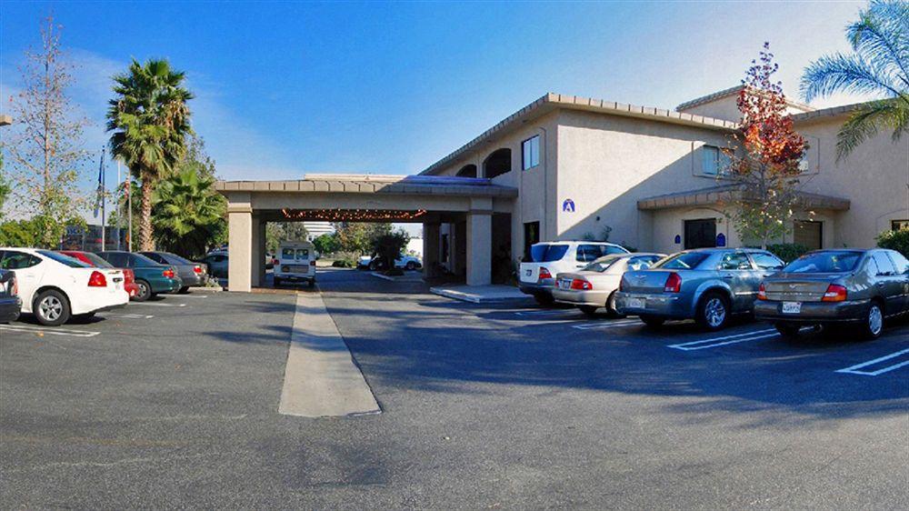 Hotel D'Lins Ontario Airport Luaran gambar