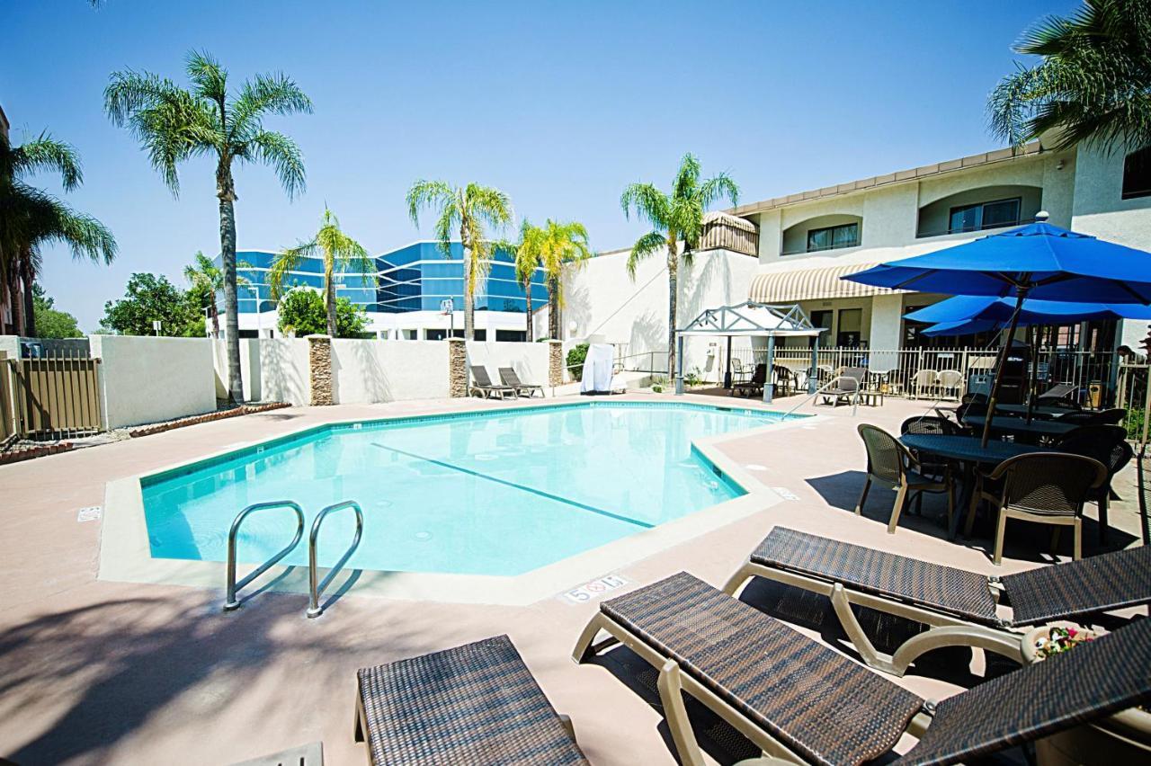 Hotel D'Lins Ontario Airport Luaran gambar