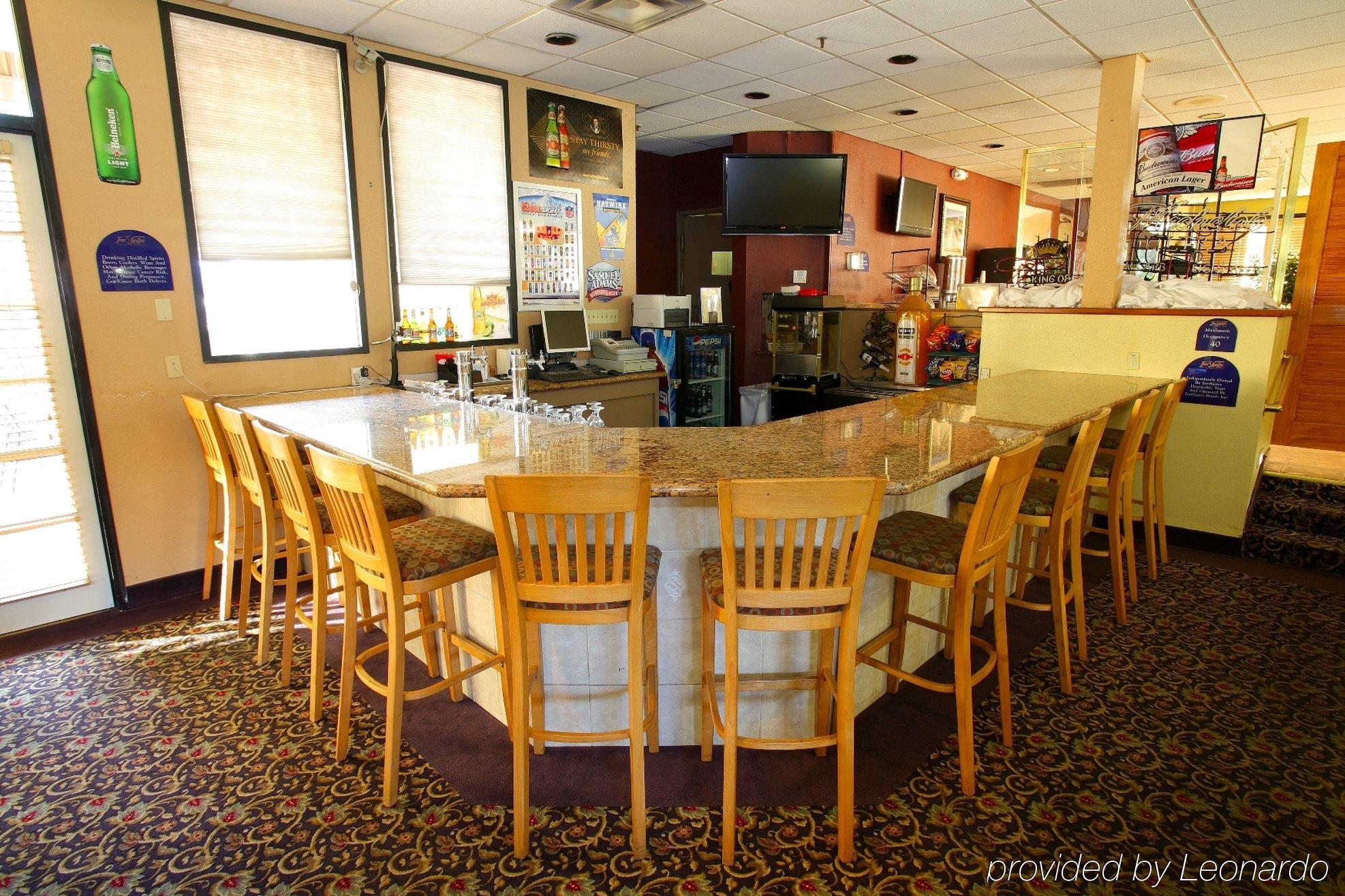 Hotel D'Lins Ontario Airport Restoran gambar